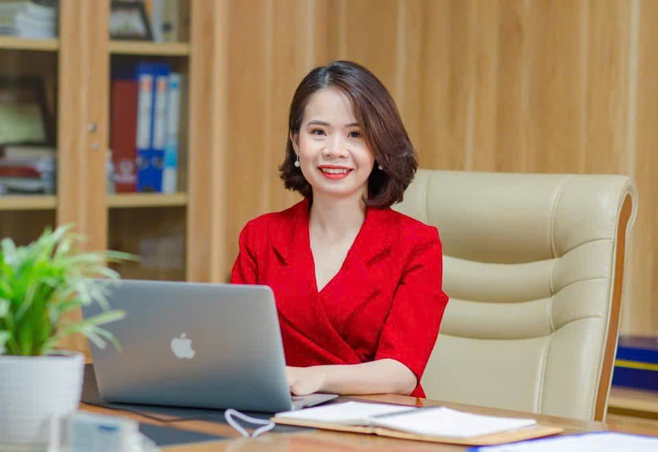 Cô Tống Thị Quyên - Phó Trưởng Khoa Thương Mại Điện Tử