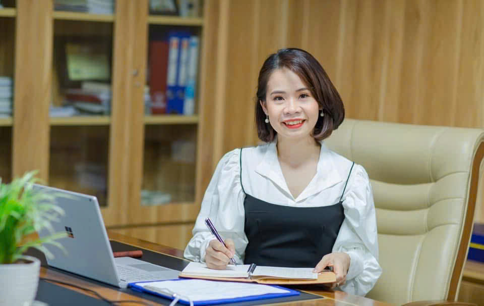 Cô Tống Thị Quyên - Phó Trưởng Khoa Thương Mại Điện Tử